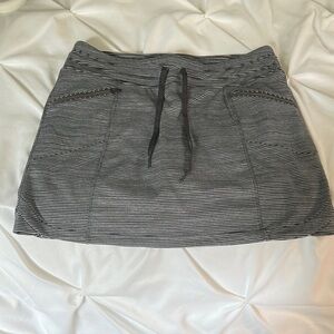 Athleta Women's Metro Skort Stripe Gray/white Size Small